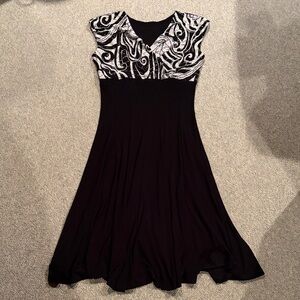 Chic Black and White Swirl Midi Dress